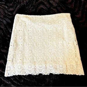 Lace/Crochet/Embroider Cream Mini Skirt, Sz M, Fully lined, Side zip